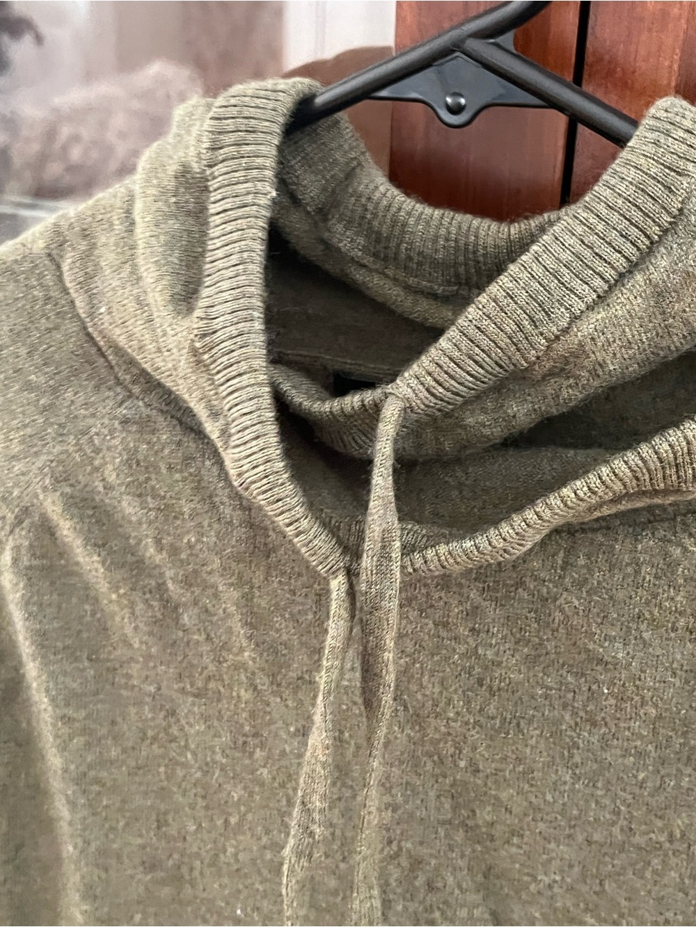100% Extrafine Merino Wool Olive Green Turtleneck Drawstring Sweater - Picture 6 of 9